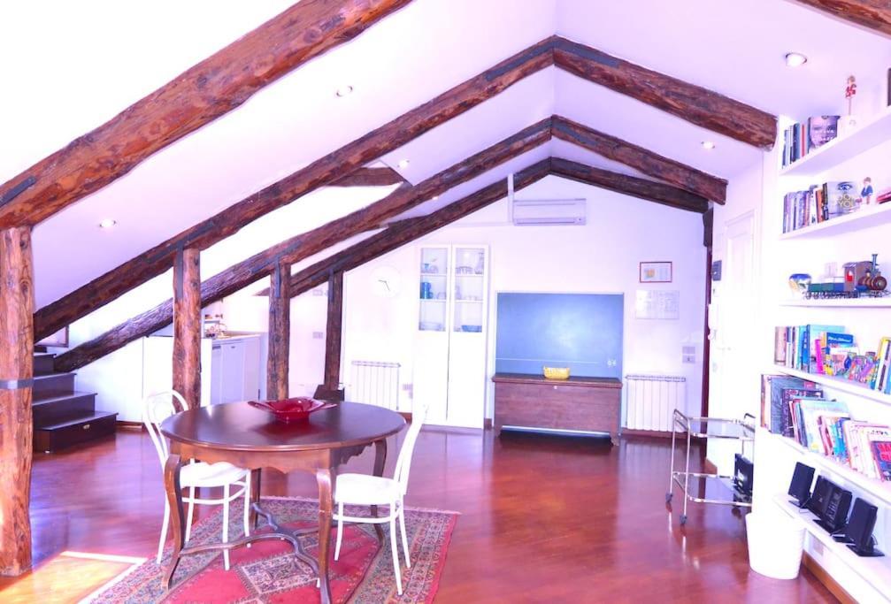 Apartamento Breathtaking Terrace In Santa Margherita Square Venecia